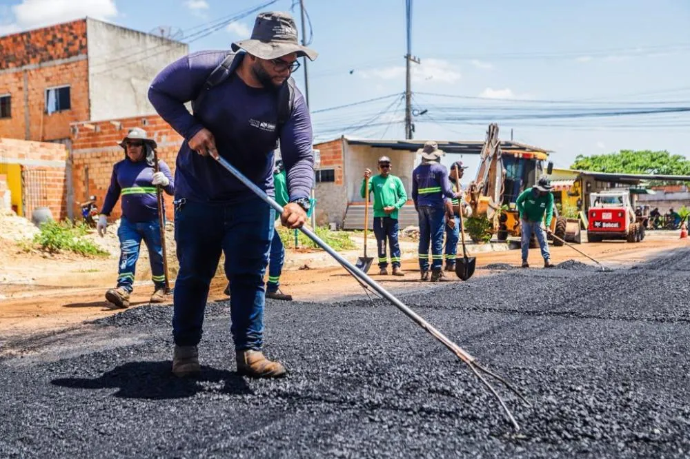Operação tapa-buracos recupera ruas e avenidas em Canaã dos Carajás